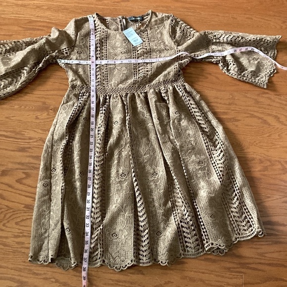 Suzanne Betro Scoop Neck Bell Sleeved Lace Dress New With Tags Size Large - Picture 10 of 12